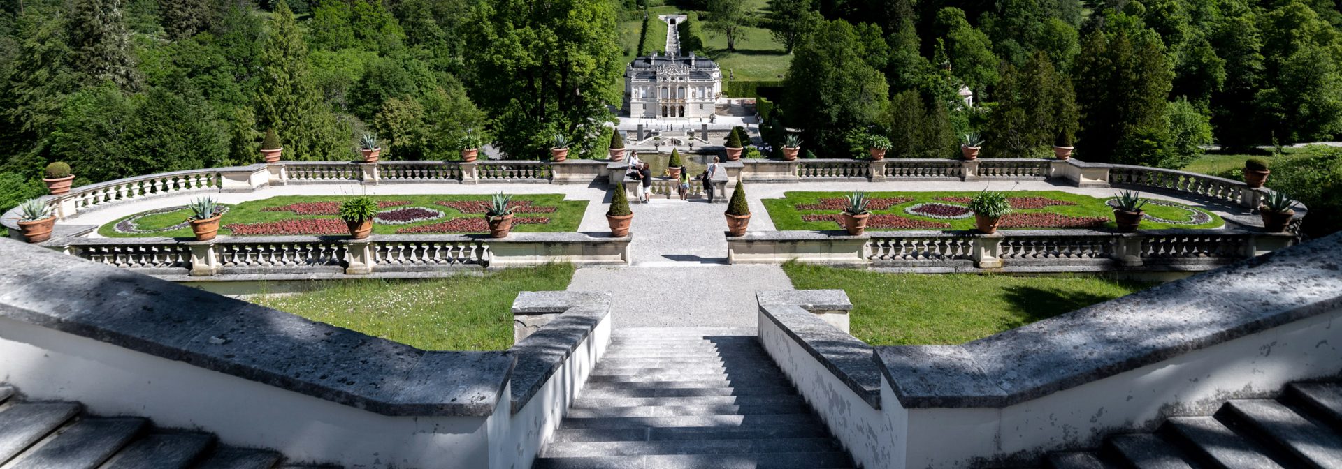 Schloss Linderhof und der Schlossgarten. 